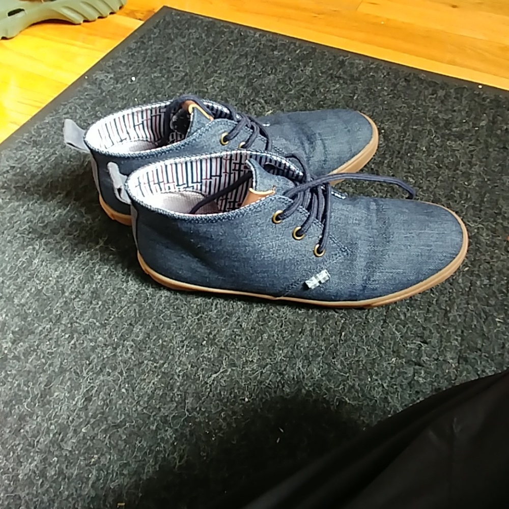 Ben sherman size 7 blue chukka shoes.